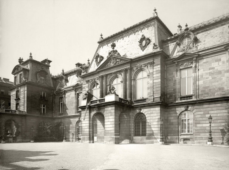 Das einstige Palais Rothschild (Prinz-Eugen-Straße 20–22), nun Sitz der Zentralstelle für Jüdische Auswanderung, 1939. (Foto ÖNB, 1951916)